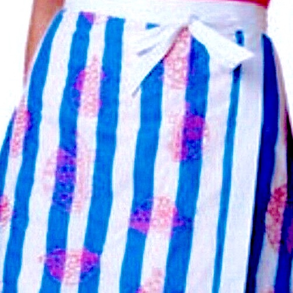 Lilly Pulitzer size 8, two pattern, reversible skirt - Picture 2 of 10